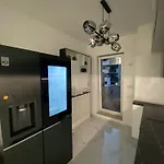 Elite شقة براشوف